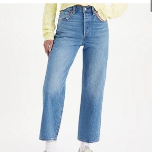 Levi’s Ribcage Straight Ankle Super High Rise Size 28